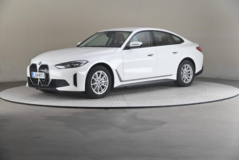 BMW i4 – Future Drivalia Vantaa