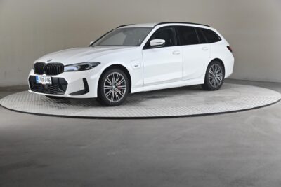 BMW 330 Farmari vm. 2023 215 kW Automaattinen