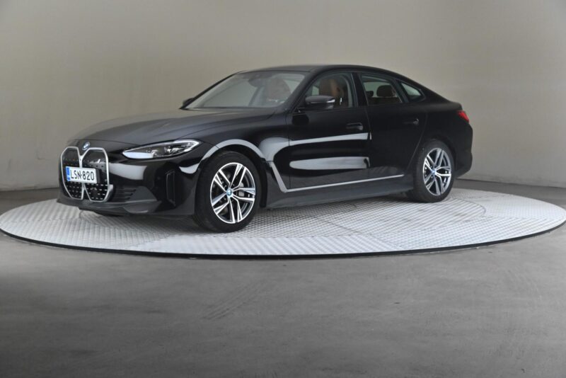 BMW i4 – Future Drivalia Vantaa