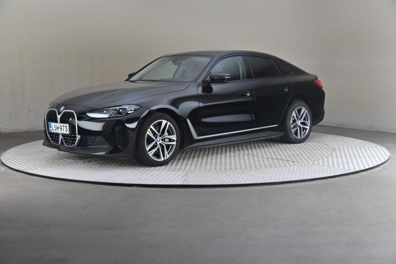 BMW i4 – Future Drivalia Vantaa